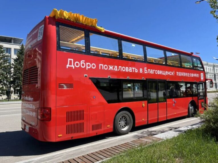 В Благовещенске появились двухэтажные автобусы