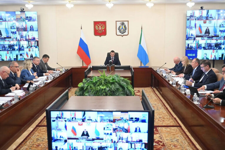 Дмитрий Демешин потребовал жестких мер от УК и мэров